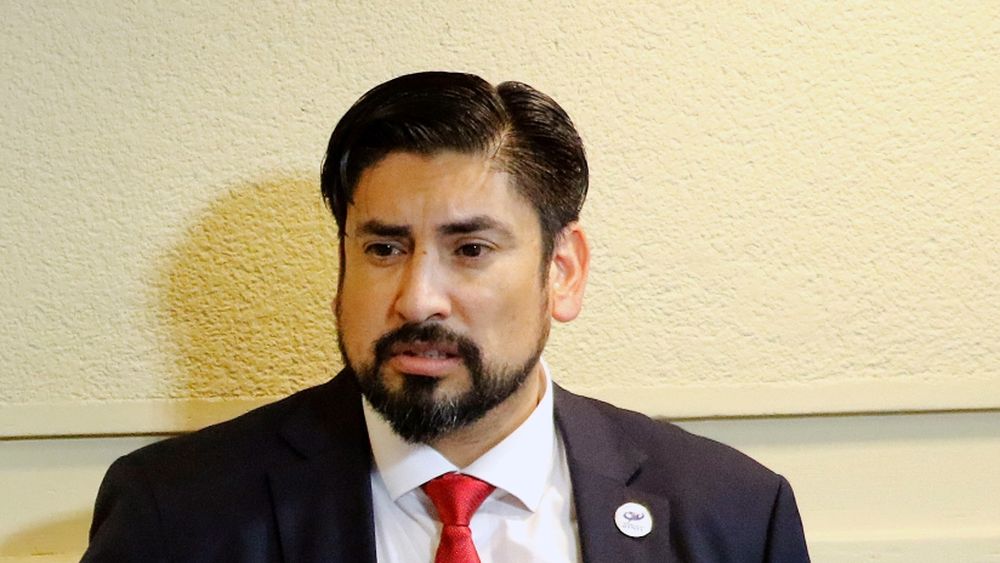Rubén Oyarzo (PDG) anuncia disolución de bancada acusando a exmilitantes de dictadores