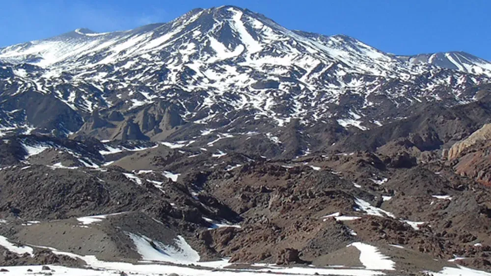 Volcán Tupungatito de la Región Metropolitana vuelve a tener sismo: Su última erupción fue en 1987