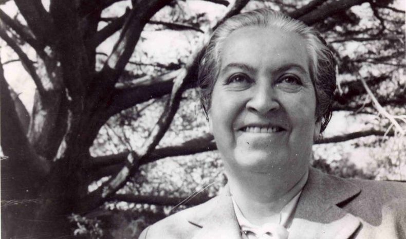 Gabriela Mistral Poeta 850x500 1.jpeg