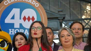 Camila Vallejo y Jeannette Jara defendieorn la Ley 40 Horas - Agencia Uno