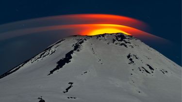 Hasta 75 horas antes: Chileno creó sistema con IA y datos sísmicos que pronostica erupciones