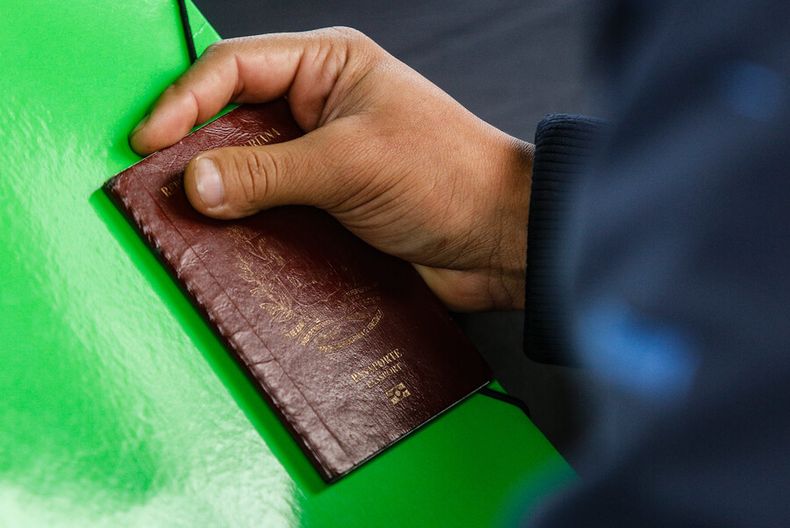 presupuesto 2025  chilenos y extranjeros al dia tendran prioridad en salud por sobre irregulares.jpg