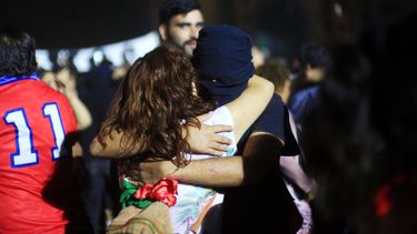 Un año nuevo encapuchado: celebrar sin pedir permiso en Plaza de la Dignidad