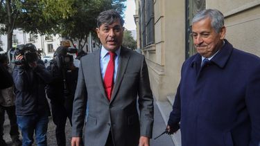 Franco Parisi llegando al Ministero de Hacienda para reunirse con Jorge Quiroz - Agencia Uno
