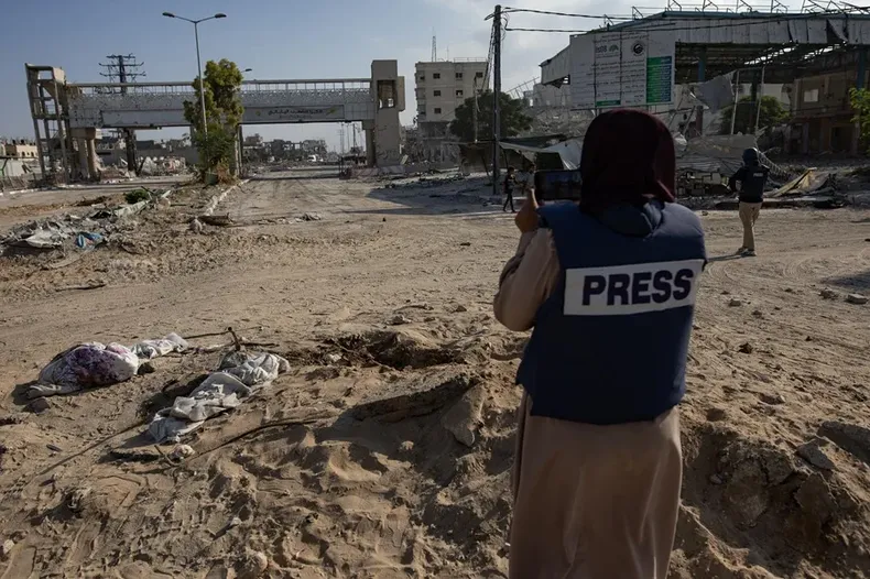 24906 prensa gaza.webp