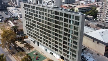 Seguros de espacios comunes en edificios en Chile: 35% no cuenta para pagar imprevistos