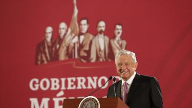 López Obrador le baja el perfil a multitudinaria protesta contra su reforma electoral