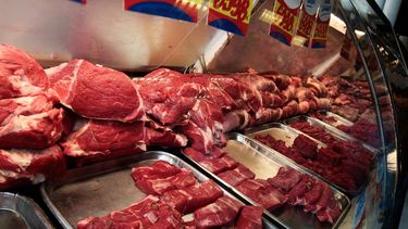 A un mes de Fiestas Patrias: Chile suspende importación de carne argentina tras reforma de Milei