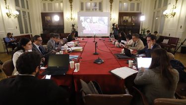 Buena noticia para embajadores políticos: Comisión Experta rechazó enmienda que los reducía
