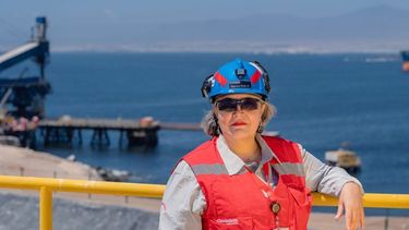 Mujeres al mando: Minera cuenta con su primera jefa de puerto y planta desalinizadora