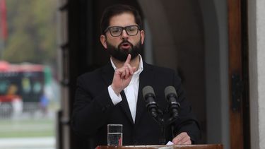 Boric en el 18-O: Críticas desde la oposición y apoyo oficialista al discurso presidencial