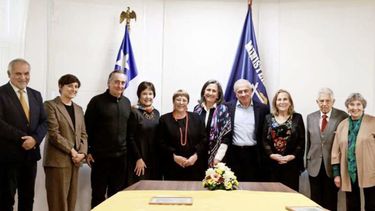 May Chomali junto a expresidente Michelle Bachelet.