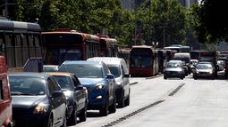 Desvíos de tránsito: Alta congestión en Alameda de Santiago por procedimiento policial