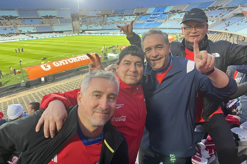 Fidel Espinoza_Uruguay _vs_Chile.jpeg