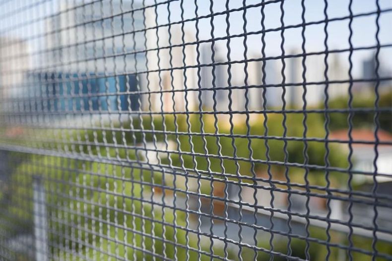 arrendatario puso malla en balcon por seguridad de hijo y condominio lo multo  corte dejo instalarla.jpg