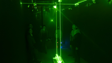Exposición obliga a interactuar con la obra misma para entender sobre física cuántica