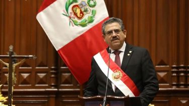 Manuel Merino jura como presidente de Perú tras destitución de Martín Vizcarra