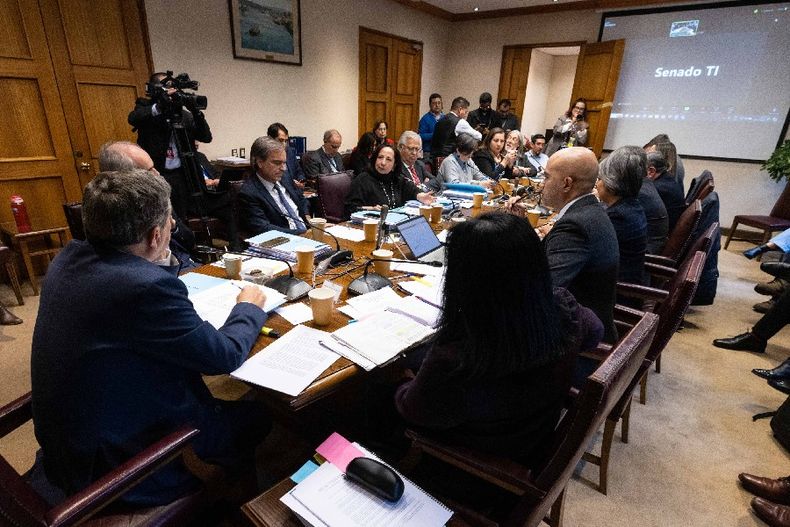 2460 comision trabajo.jpg