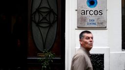 Rector de Arcos responde ante desalojo de Carabineros a toma feminista y promete acoger demandas de estudiantes