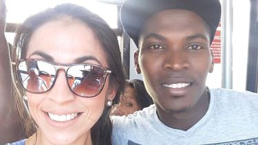 Joven agradece a dominicano que la ayudó a zafar de robo: La inmigración no es problema, la falta de educación sí