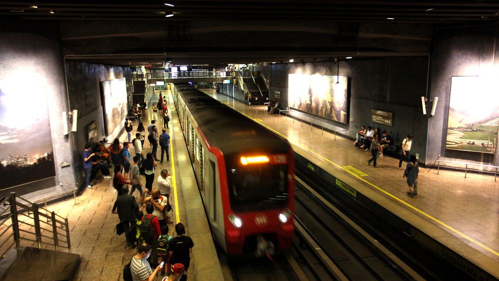 Metro de Santiago anuncia extensión de su horario de servicio desde este 9 de diciembre