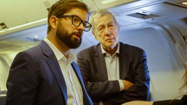 Cadem: Presidente Boric baja aprobación y 82% apoya a alcalde Carter por “narco-casas”