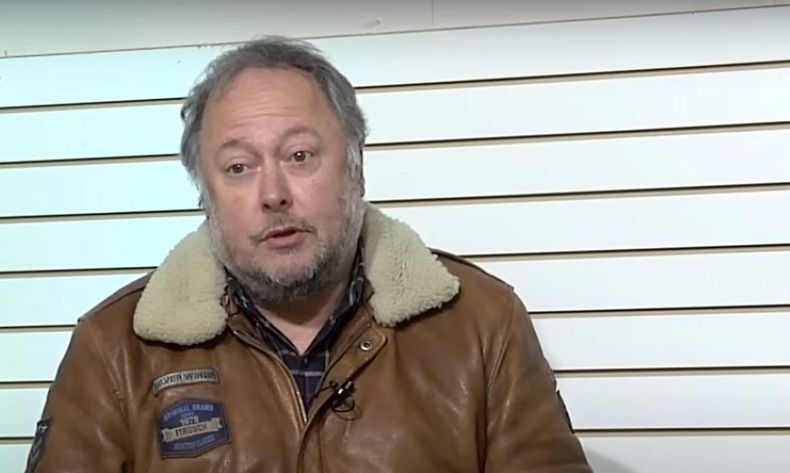 Pedro Pool Bajo la Lupa.jpg