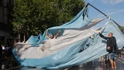 semana distopica en argentina: glaciares en riesgo, derechos laborales en retirada y baja en la edad de imputabilidad