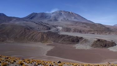 Colaboración entre Sernageomin y UCN fortalecerá el estudio y vigilancia de volcanes del norte de Chile