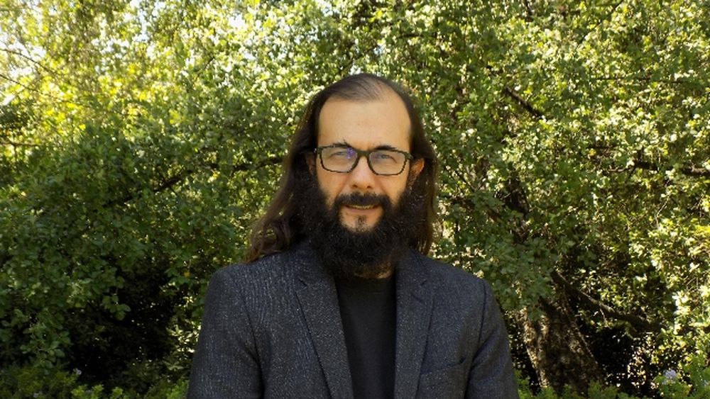 Geólogo Marcelo Lagos. Universidad Católica de Chile.&nbsp;