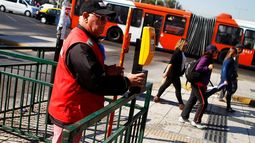 Gobierno anuncia plan para disminuir el 40% de evasión del pasaje en el transporte