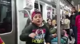 VIDEO| Macri, pedazo de gatuno: El notable rap de dos niños argentinos en el Subte de Buenos Aires