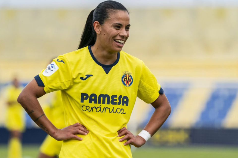 pancha lara maxima goleadora chilena de la seleccion femenina ficha por la coruna de espana.png