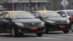 Alza de combustibles: cuándo se entrega el bono de $100 mil a taxistas y qué requisitos se solicitan Alza de combustibles: cuándo se entrega el bono de $100 mil a taxistas y qué requisitos se solicitan