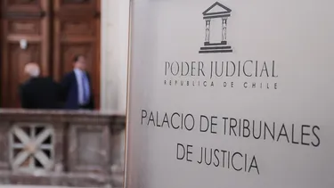 Funcionaria judicial se tomó fotos sexuales en tribunal y difundió contenido en redes: Corte ordenó suspensión por 4 meses