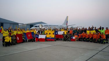 El Desconcierto | Brigadistas ecuatorianos llegan a Chile.jpeg