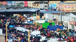 FOTOS| Enorme aglomeración de personas en La Vega antes de cuarentena total genera preocupación