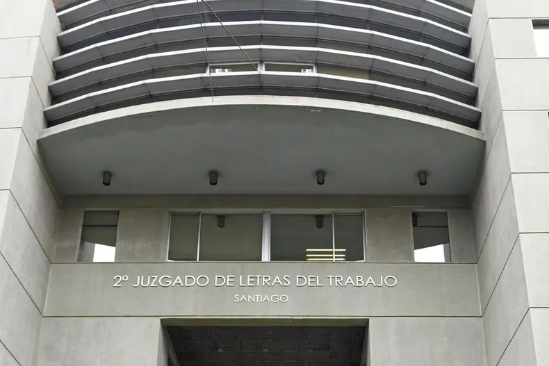 se nego a firmar anexo y le bajaron horas de trabajo y sueldo se autodespidio y ahora deberan pagarle mas de 33 millones.webp