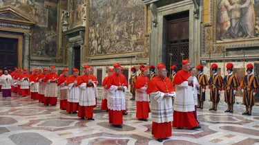 Cónclave para elegir al nuevo papa: Empieza el miércoles y cardenal chileno es parte de posibles electos