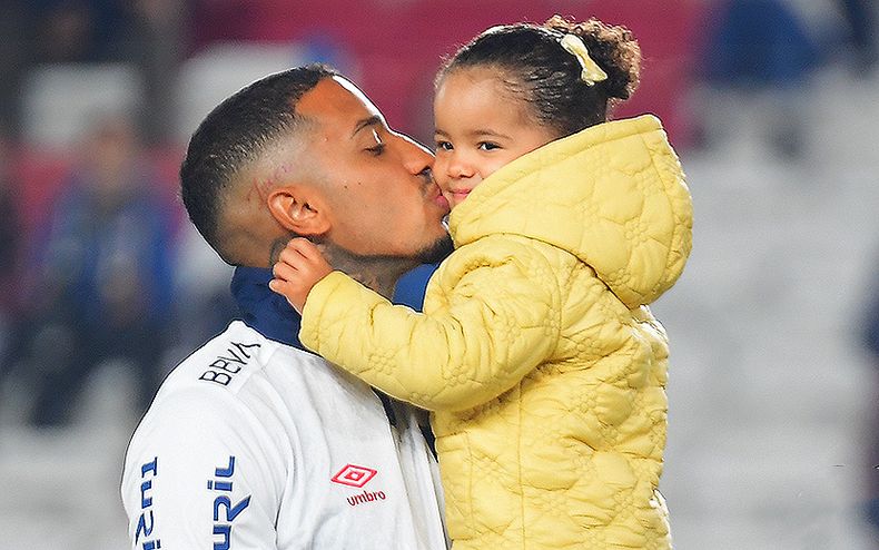 muerte e historia de juan manuel izquierdo  solo alcanzo a estar 8 dias con su hija recien nacida.jpg