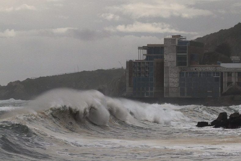 Marejadas en el hotel Punta Piqueros scaled e1700930460528.jpg