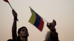 Venezuela: El chavismo dice que ganó las legislativas con 72 % de los votos