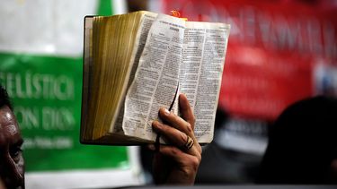 Los terribles castigos que anuncia la Biblia sobre la homosexualidad