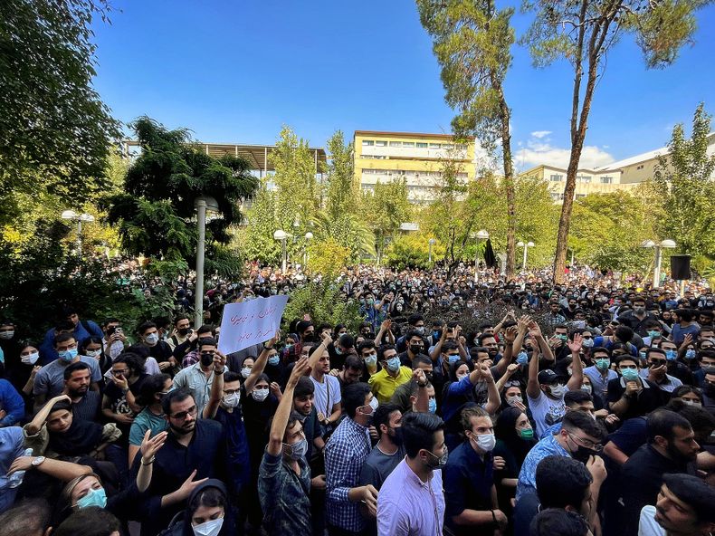 Amir_Kabir_University_uprising_September.jpg