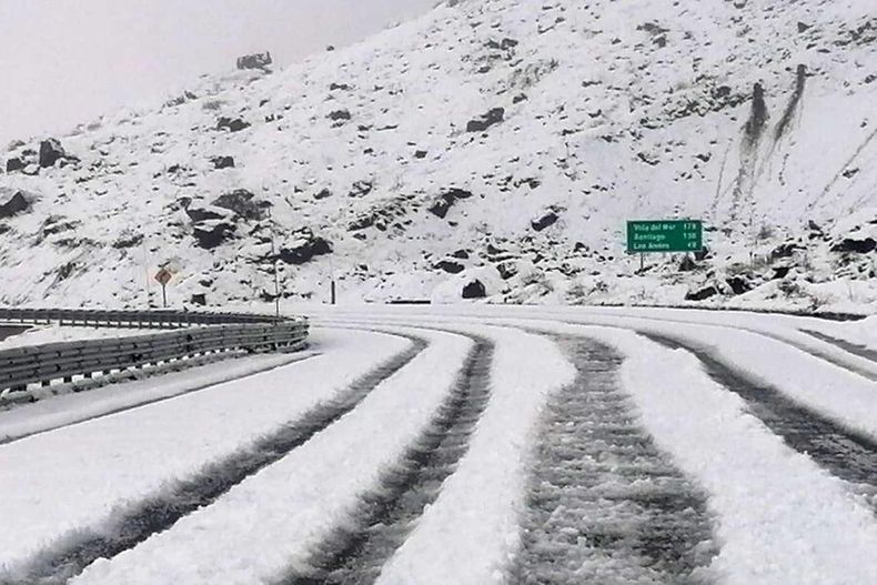 paso fronterizo a mendoza sigue cerrado habria cerca de 10 mil chilenos varados.jpg