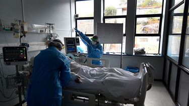 Quedó en riesgo vital por neumonía mal diagnosticada en clínica: Indemnizado con $40 millones