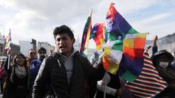 Realizan marcha en La Paz para exigir renuncia de la presidenta de facto de Bolivia