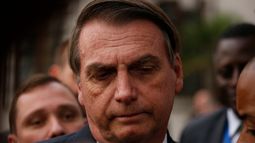 Bolsonaro dice que juez del tribunal electoral conspira para favorecer a Lula