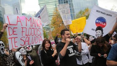 Trabajadores de Latam continúan en huelga tras rechazar acuerdo