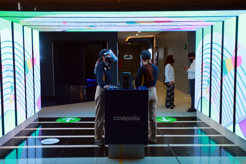 por no informar intoxicacion quimica de trabajadores  multan a cinepolis con $14 millones.jpg